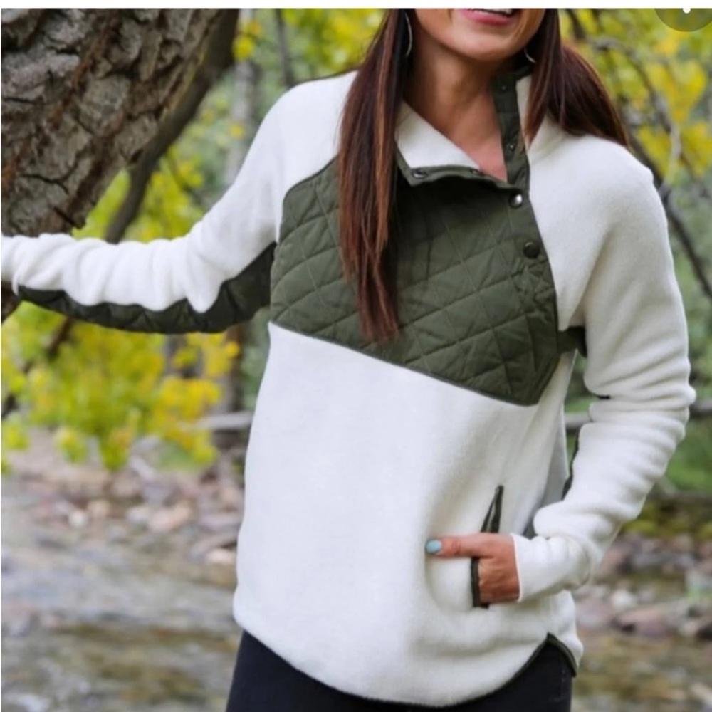 Abercrombie and Fitch fleece green and cream, size small, pullover sweatshirt